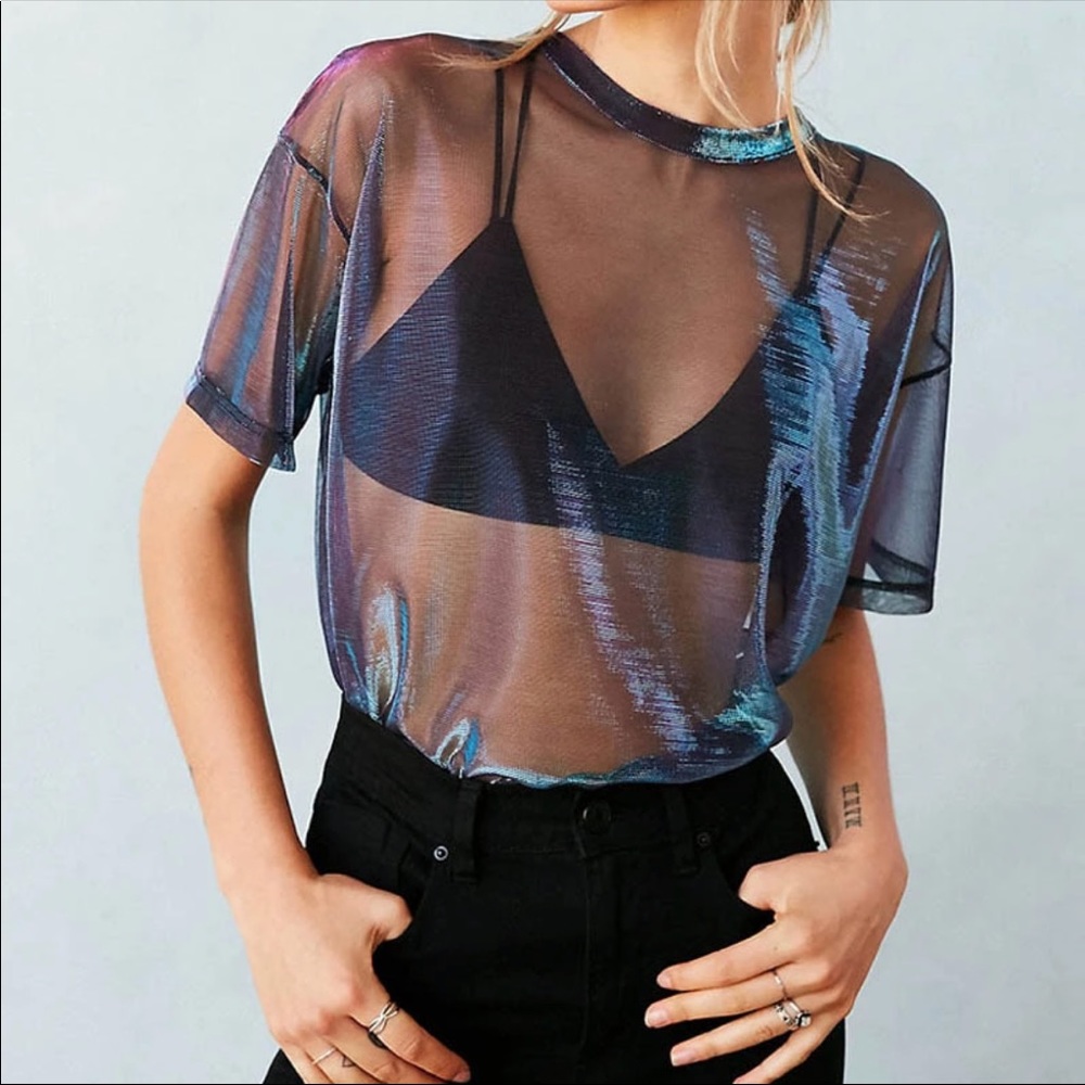 Iridescent mesh top